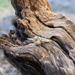 Bague fine solitaire en citrine