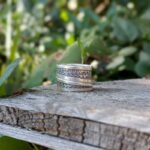Bague large en argent martelé KAREN