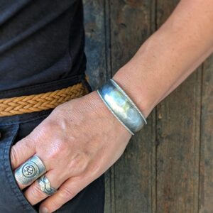 Bracelet manchette en argent massif bombé